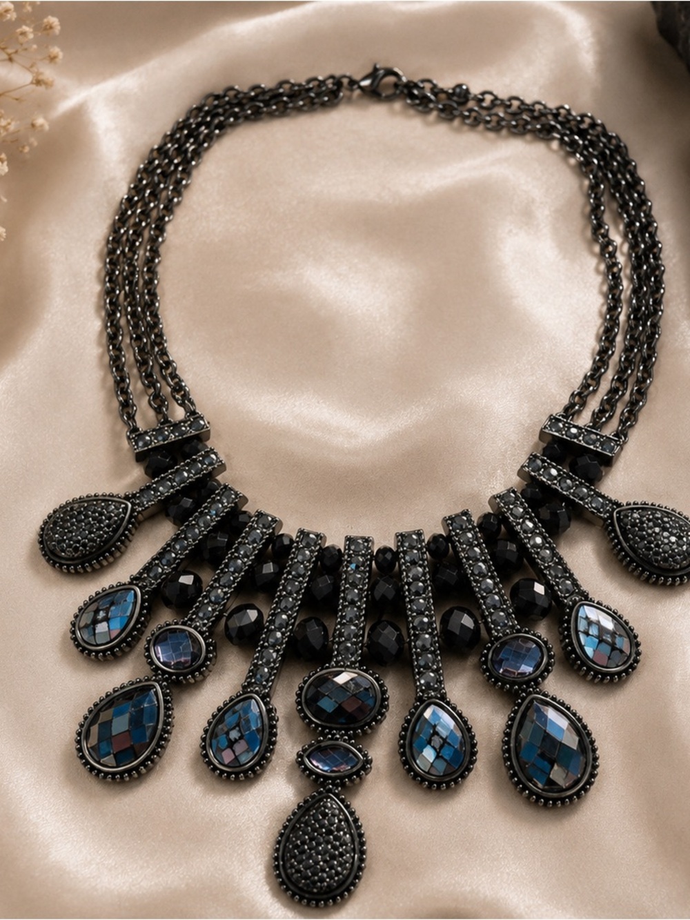 Elegant Black Statement Necklace - Women Jewelry - Picture 2 of 5
